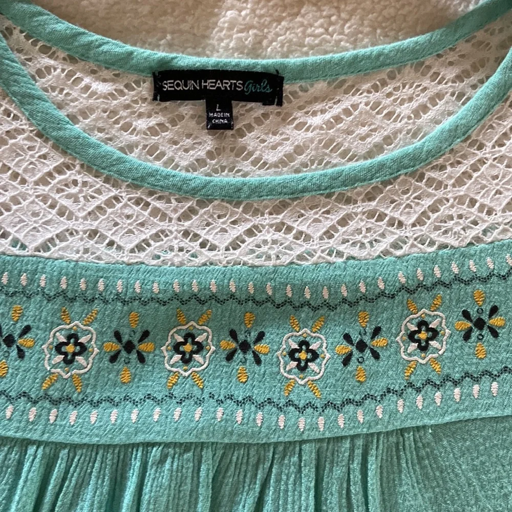 Girls Bell Sleeve Top with lace shoulders Excellent Used Condition! size L